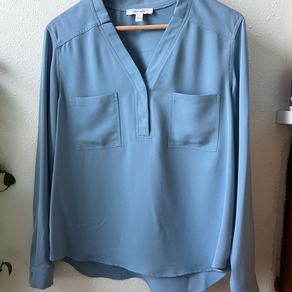 Nine West Women’s Light Blue V-Neck Long Sleeve Blouse - Large